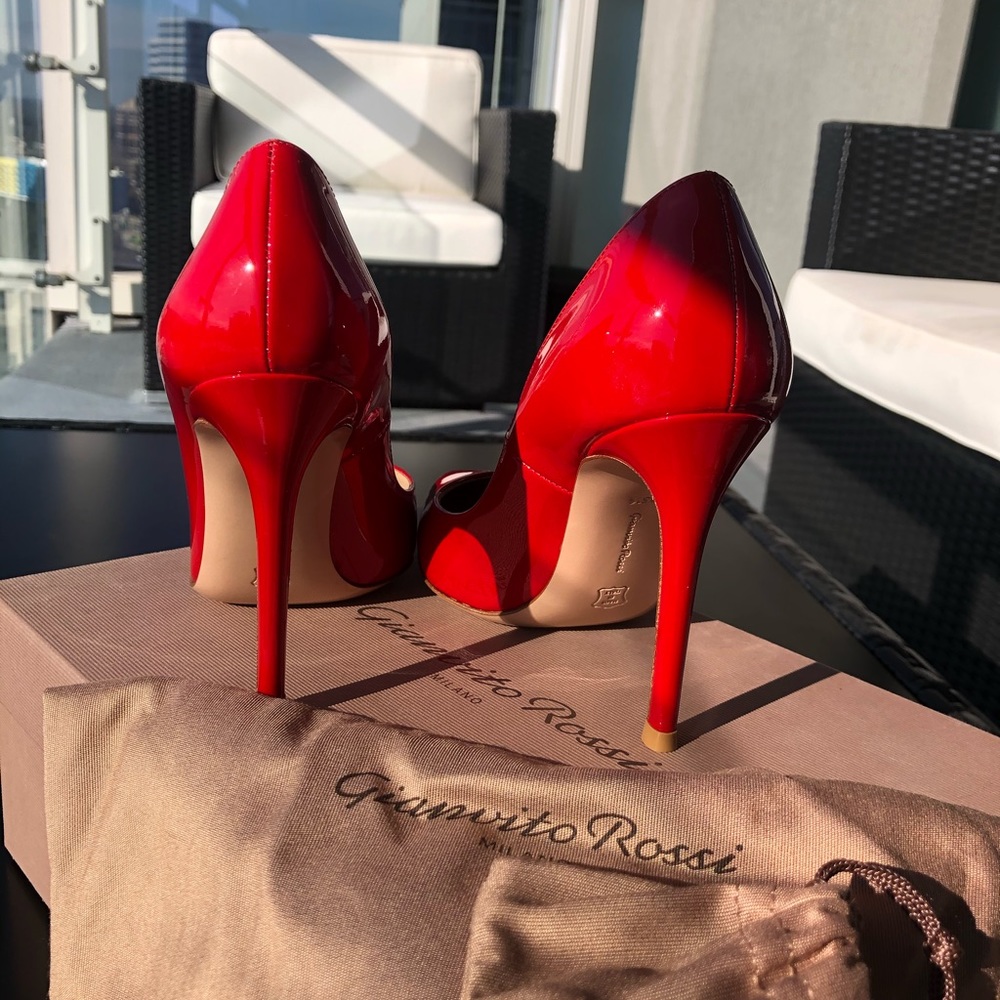 GIANVITO ROSSI PATENT RED PUMPS - Picture 4 of 5